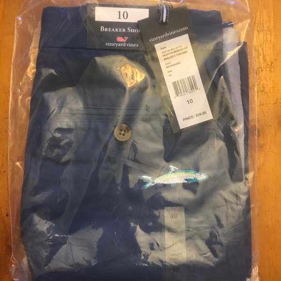 Vineyard Vines NWT boys Blue shark size 10 shorts - Picture 2 of 3